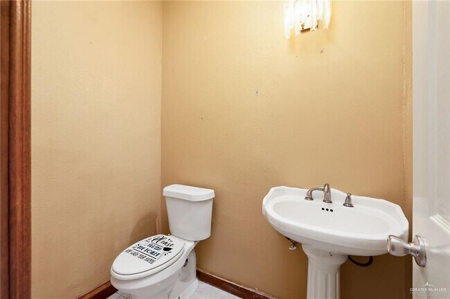 Building Photo - 604 Crystal Dr