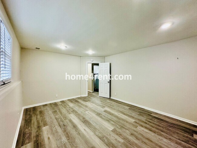 Building Photo - A Lovely Four Bedroom Home in Lenexa w/ Wood Floors, Finished Basement and a Fenced Yard!