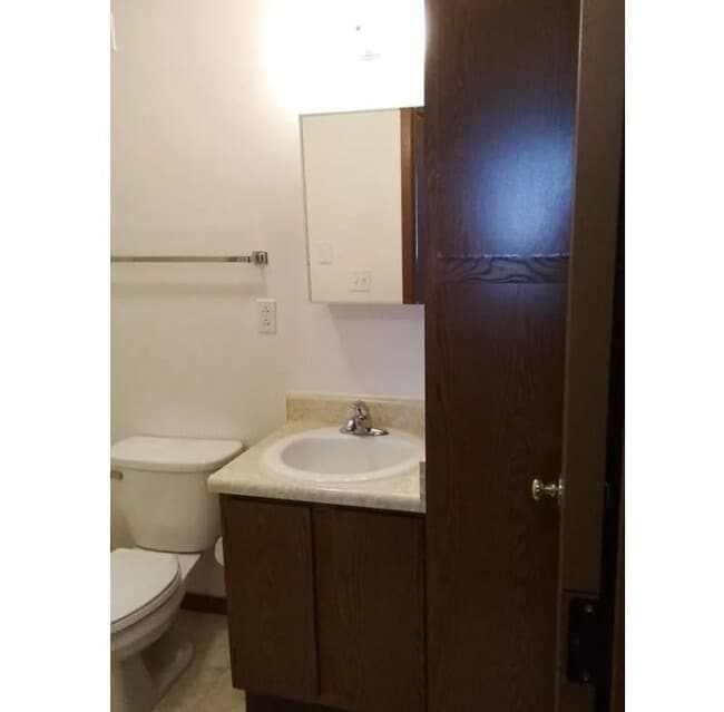 Building Photo - 505 E 4th St