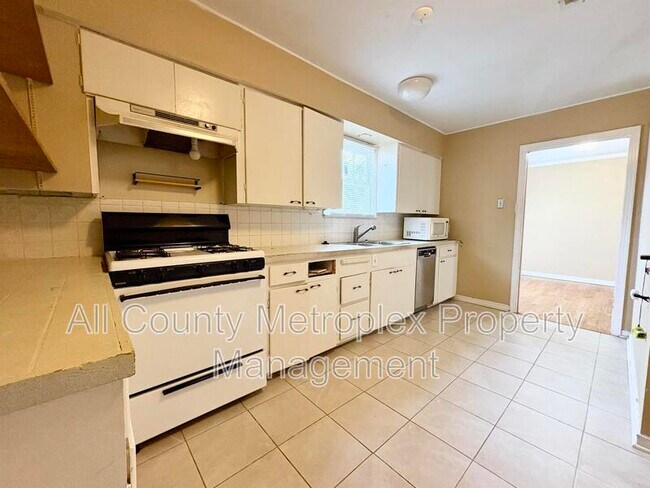 Building Photo - 315 Hillside Ave