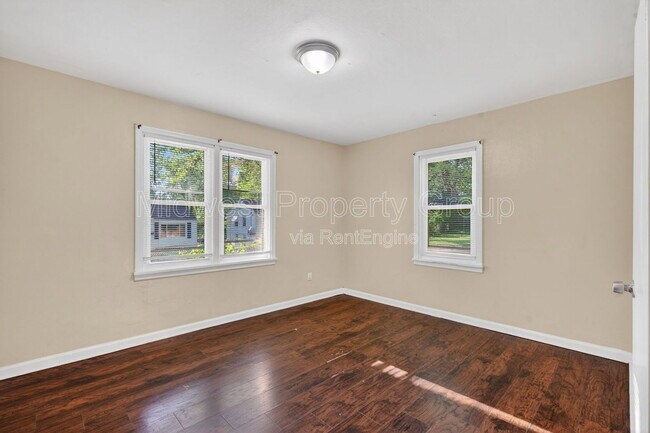 Building Photo - 224 S Harvey Ave