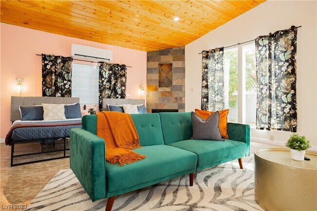 Building Photo - 2205 Santa Paula Dr