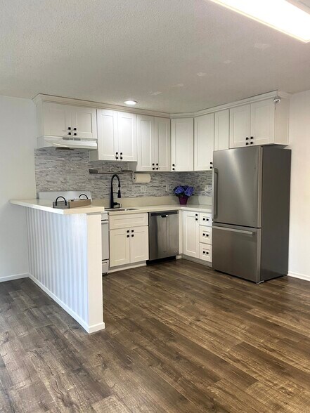 Building Photo - 7602 Lexington Ave