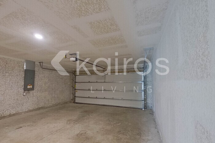 Building Photo - 158 Snedeker St