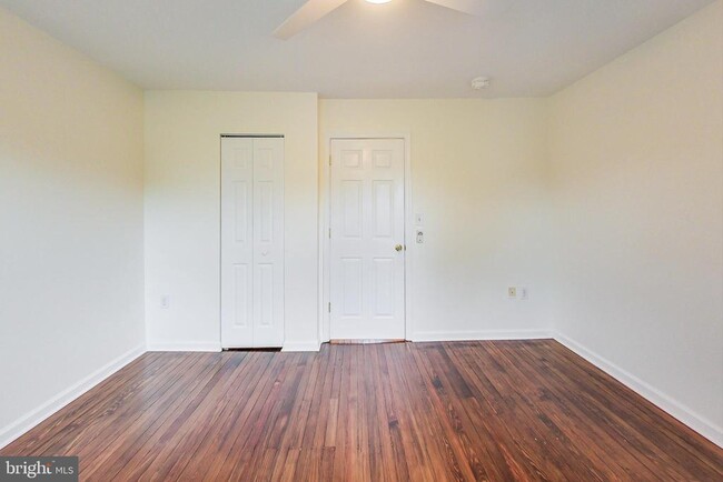 Building Photo - 1749 L St NE