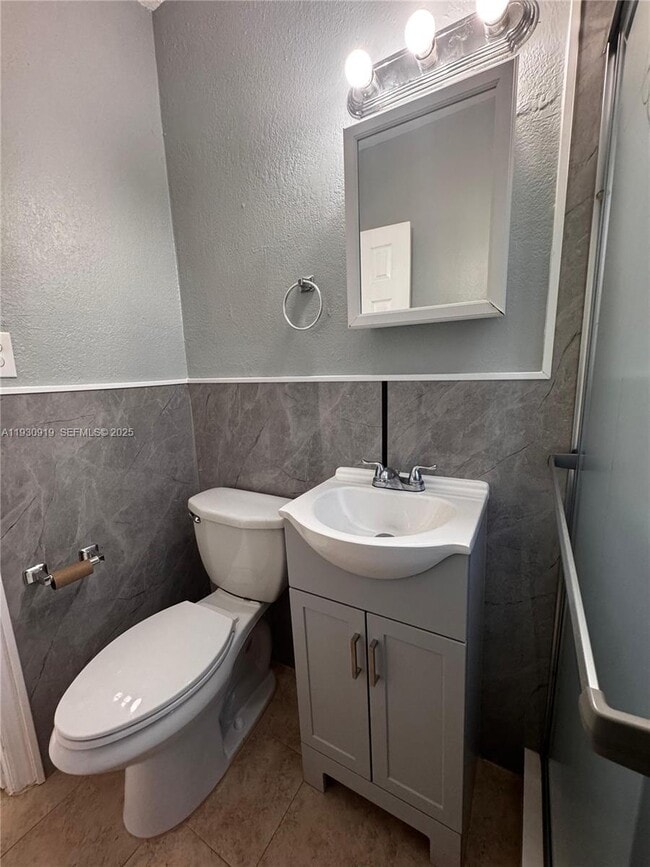 Building Photo - 3753 SW 26th Terrace