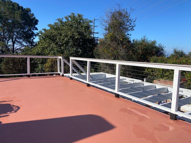 Building Photo - 4 Bedroom Encinitas home with Views!