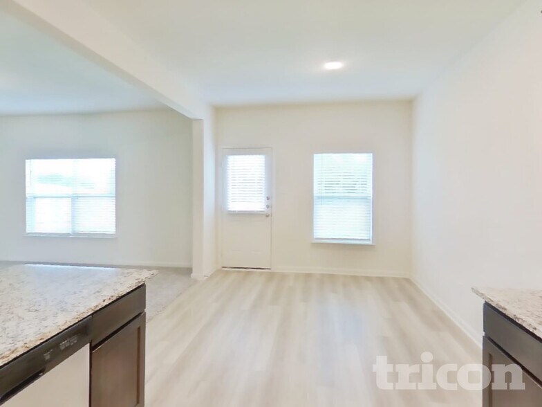 Building Photo - 230 Banjo Trl