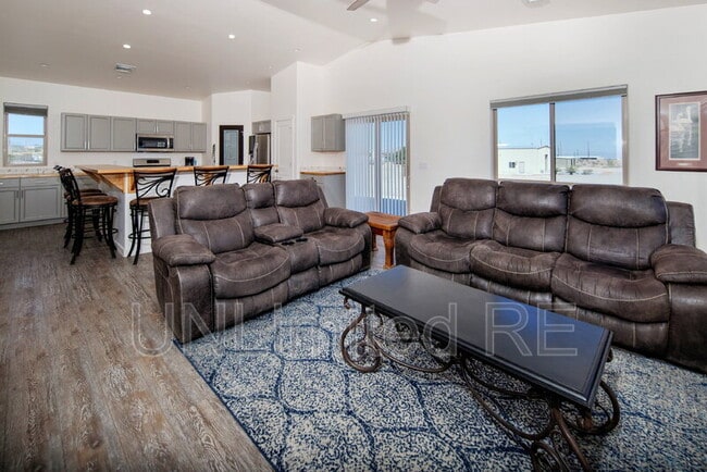 Building Photo - 7756 Sierra Vista Dr