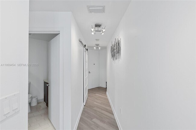 Building Photo - 1111 SW 1st Ave