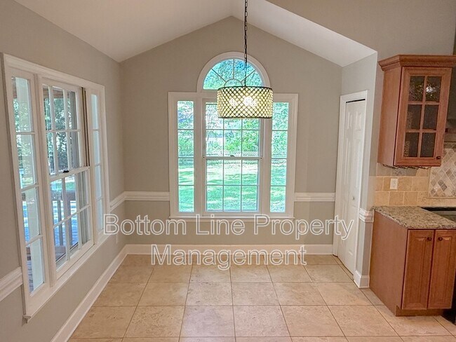 Building Photo - 2321 Heathershire Ln