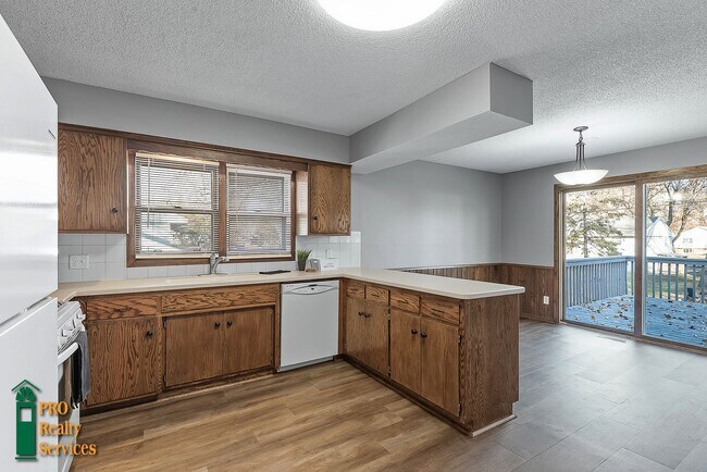 Building Photo - 4 Bedroom Home in Brooklyn Center