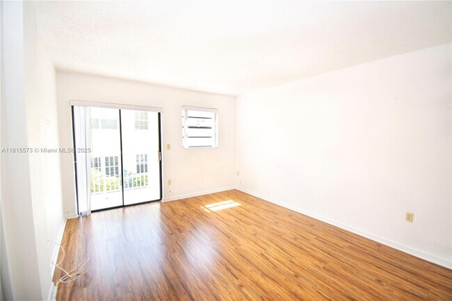 Building Photo - 130 S Shore Dr