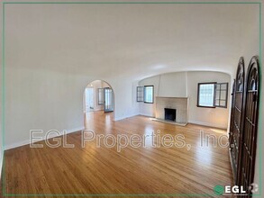 Building Photo - 848 S Detroit St