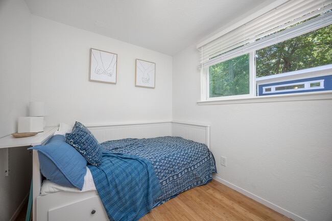 Building Photo - 80 Dominga Ave