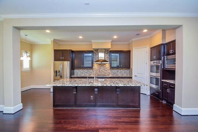 Building Photo - 15907 Court St