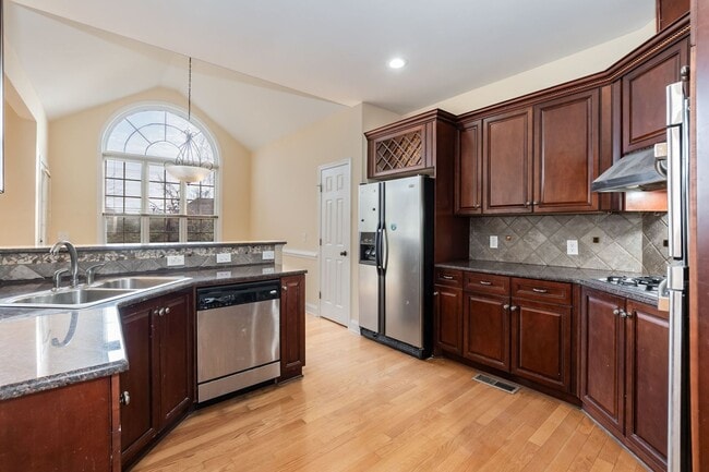 Building Photo - Four Bedroom Home!