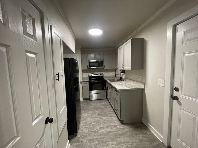 Building Photo - Highland Charmer! Come see Today!