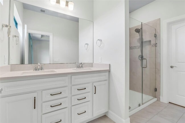 Building Photo - 4828 Chantilly Rd