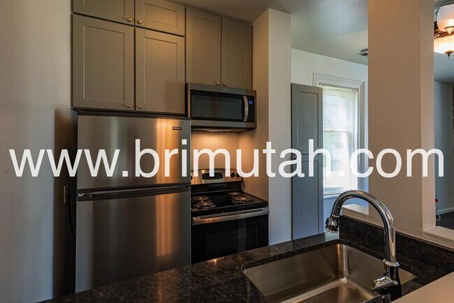 Building Photo - 745 S 900 E