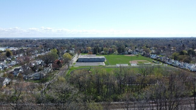 Building Photo - 402 Woodland Ave