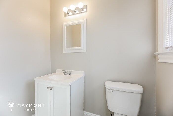 Building Photo - 224 S Wingate Rd