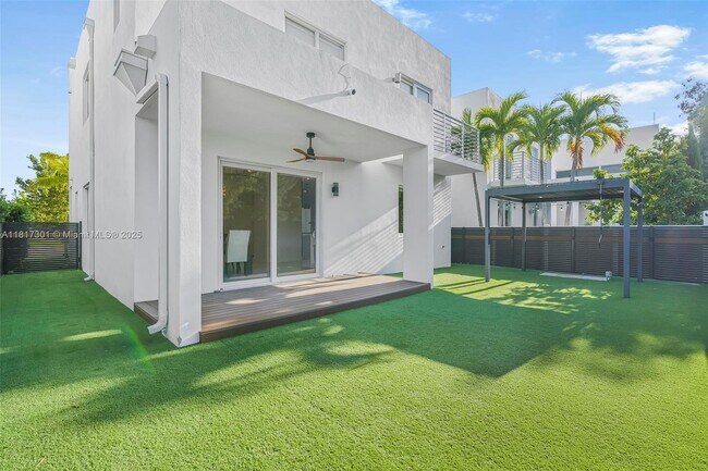 Building Photo - 10373 NW 68th Terrace