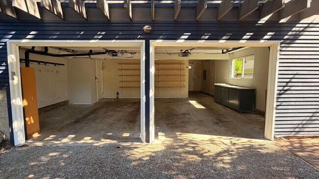 Building Photo - Spacious 4BR Bellevue Home with A/C, Office & Private Yard Near Microsoft