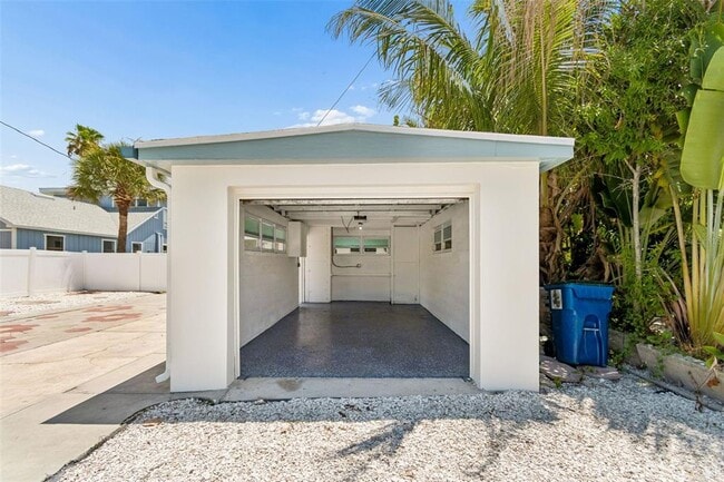 Building Photo - 8125 Bayshore Dr