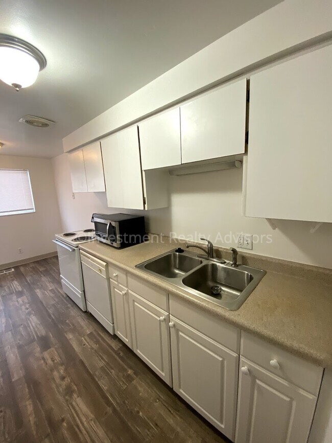 Building Photo - 218 Edith Ave S