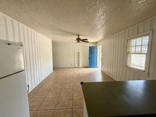 Building Photo - 3 Bedroom and 1 Bathroom Home for rent in Shawnee