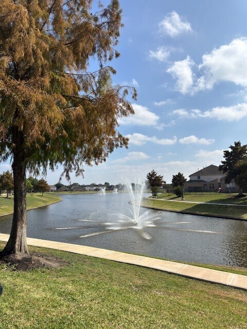 Building Photo - 18426 Cypress Lake Village Dr