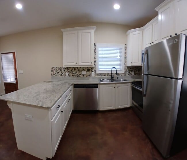 Building Photo - 1 BD/ 1 BA