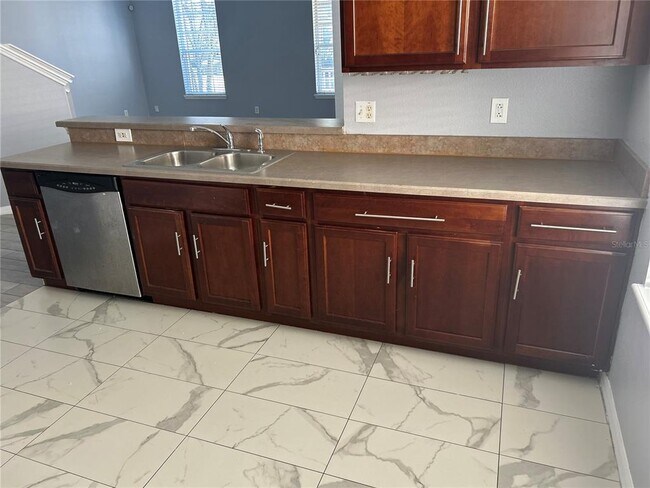 Building Photo - 10761 Garden Lily Dr