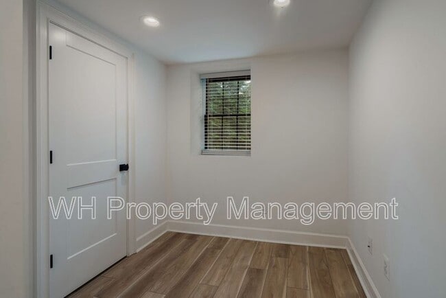 Building Photo - 541 Skyview Dr