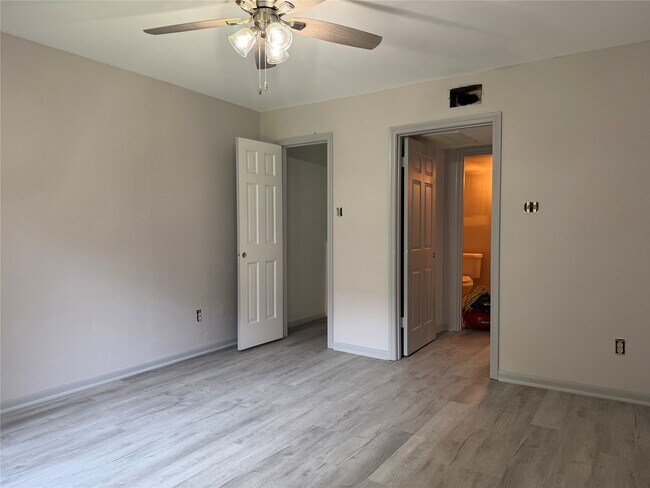 Building Photo - 1311 Antoine Dr