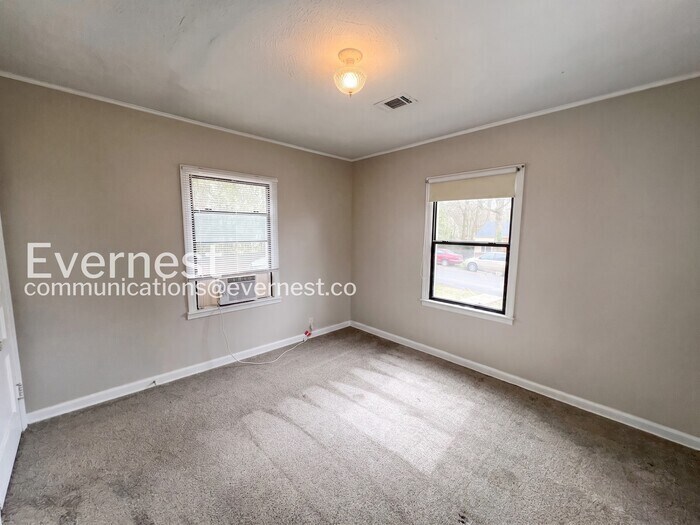 Building Photo - 6700 Westover Dr