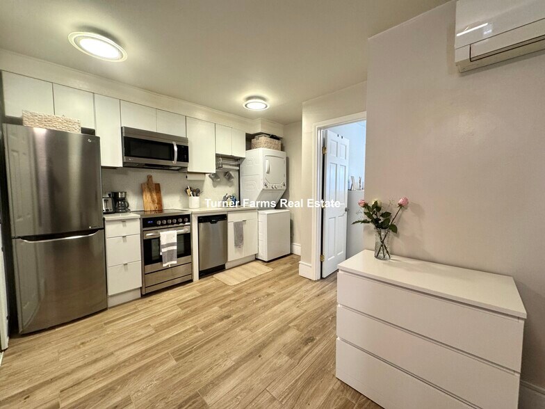 Building Photo - 91 Hudson St