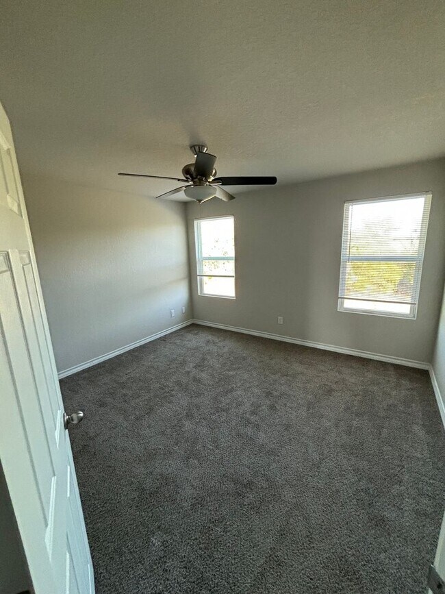 Building Photo - Discover Your Perfect Townhome in Northeast San Antonio/ Selma, TX!