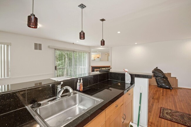 Building Photo - 10400 Parthenon Ct