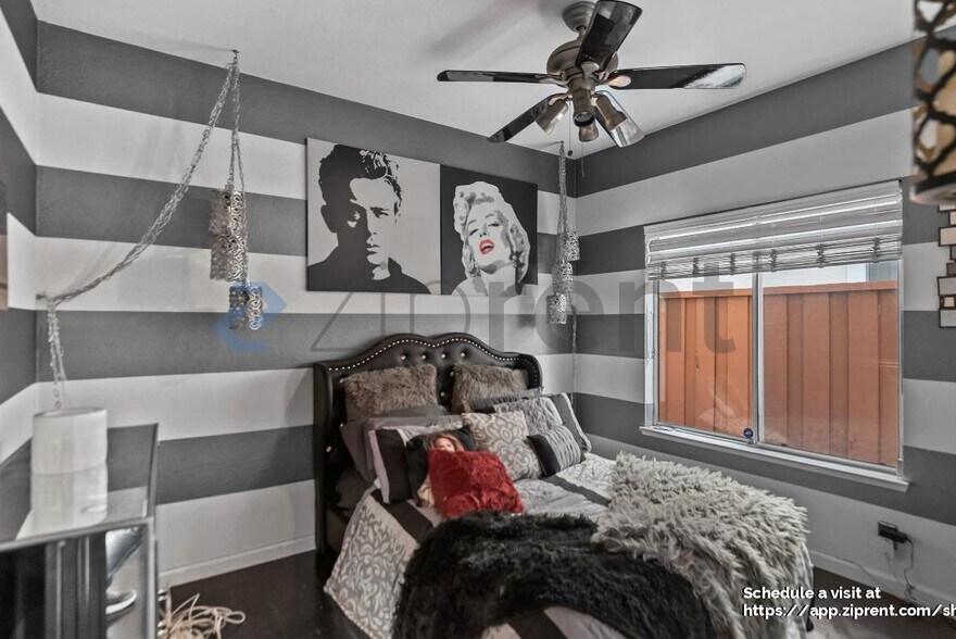 Building Photo - 2927 Sorrento Way