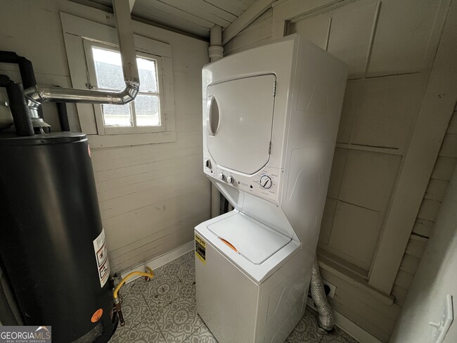 Building Photo - 14 Hazel St