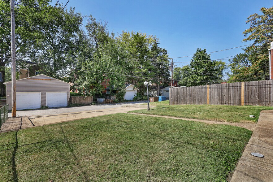 Building Photo - 3337 Salena St