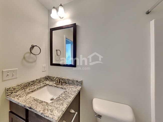 Building Photo - 216 Leland Ln