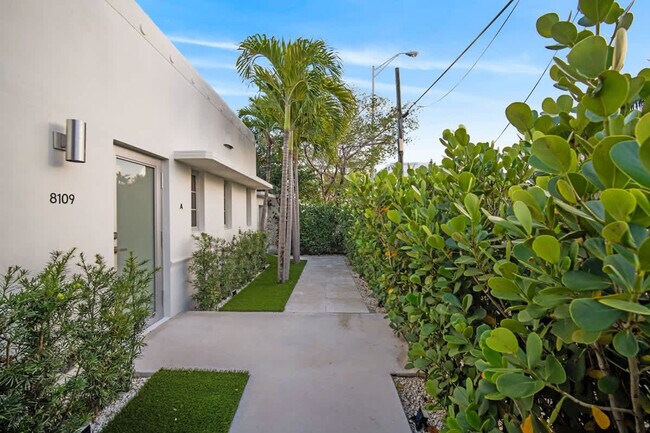 Building Photo - 8109 Harding Ave