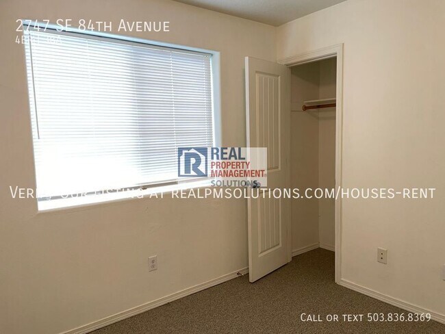 Building Photo - 2747 SE 84th Ave