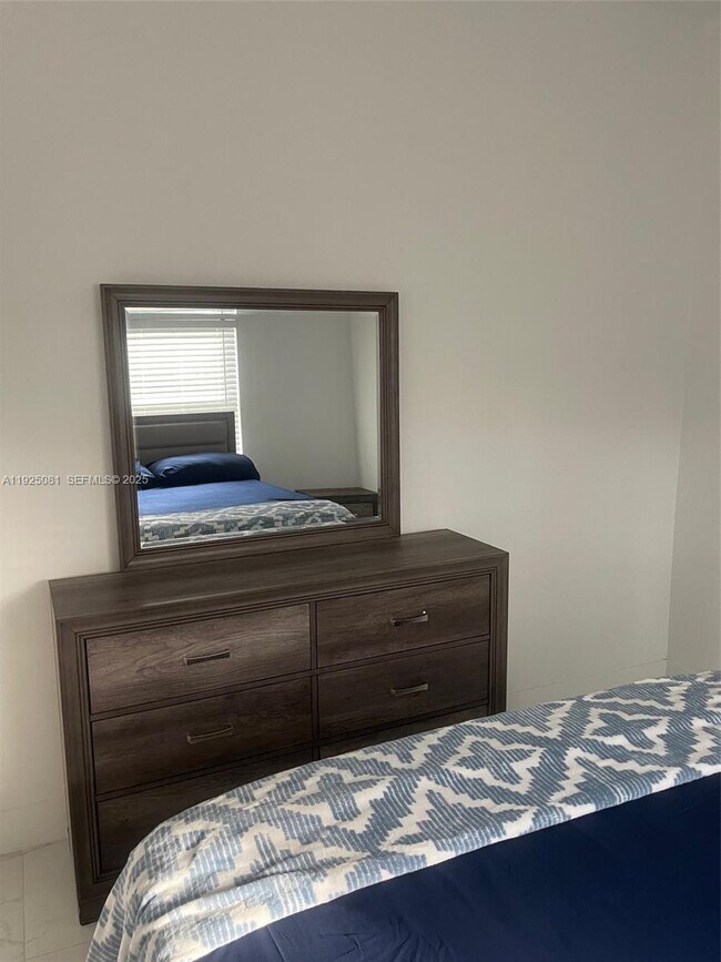 Building Photo - 321 Briggs