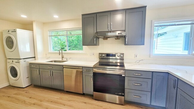 Building Photo - 3 Bed 1.25 Bath Single Family Home in Renton