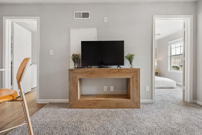 Building Photo - 8054 Exchange Dr