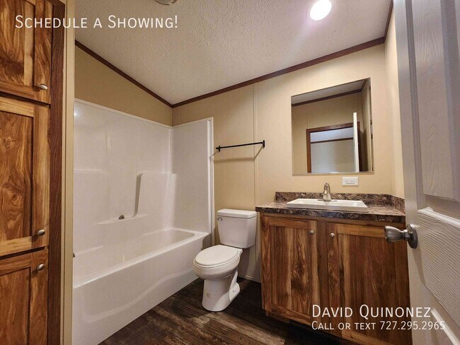 Building Photo - 5711 Heather View Ln
